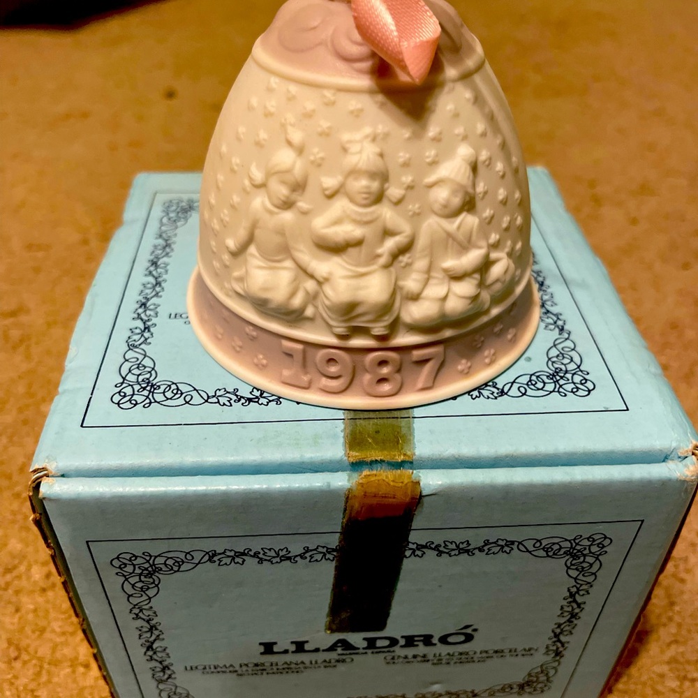 1987 Lladro Bell
